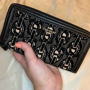 *Brand New* Authentic Coach Chain Accordion Wallet